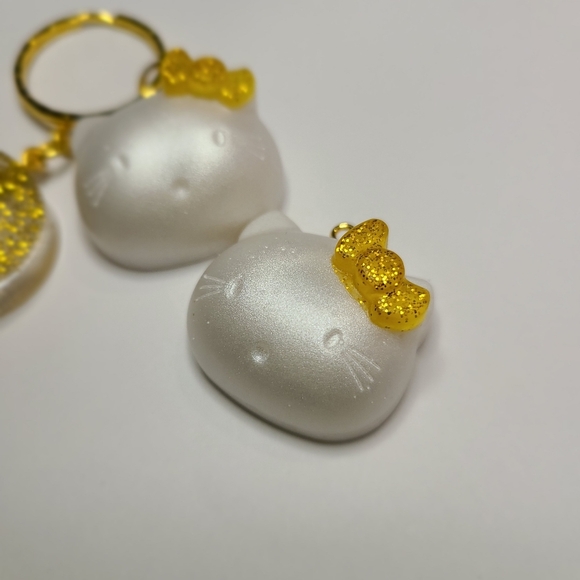Hello Kitty Iridescent Charm - Add-On for Gold Glitter Key Chain - Picture 3 of 4